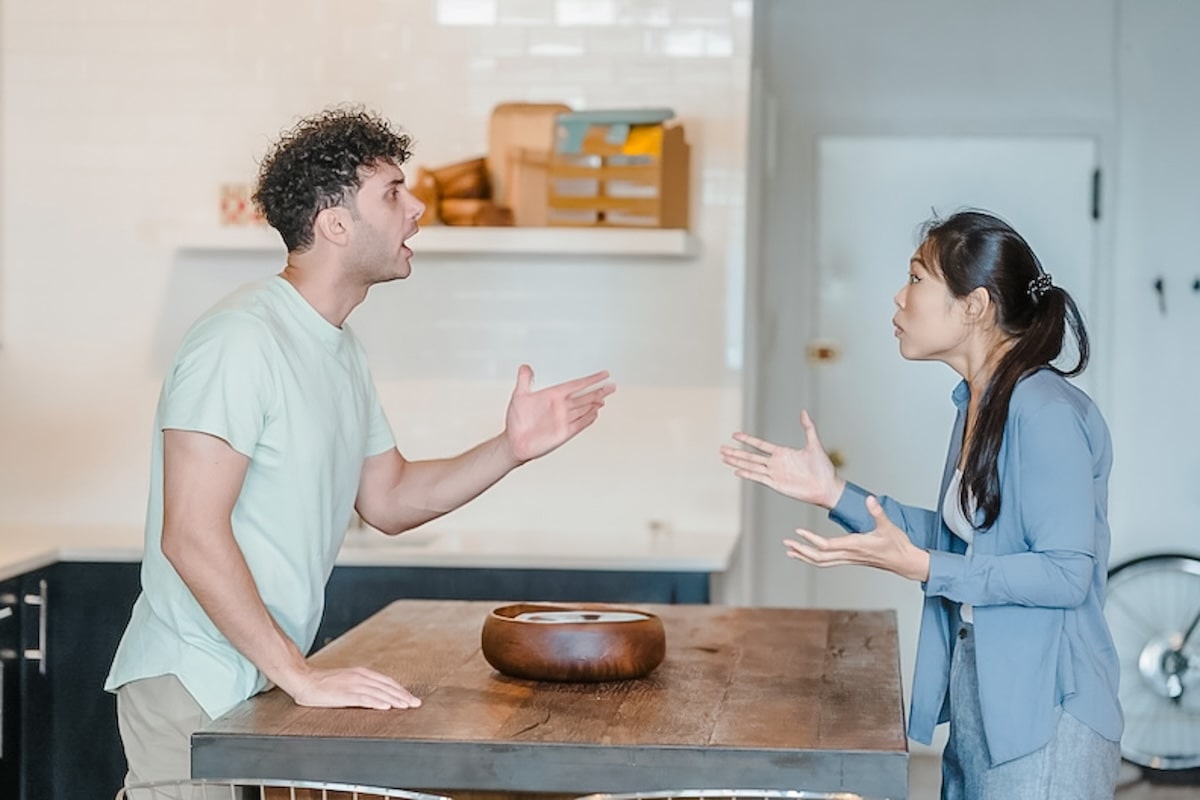 signs of bad communication in a relationship